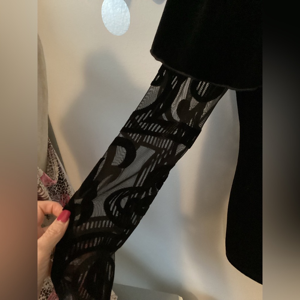 Frank Lyman Black Velvet Long Sleeve Top - Picture 2 of 3